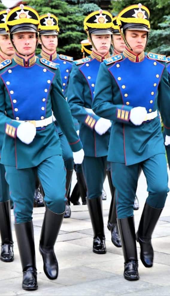 रूस में सेना के जवानों को कितनी मिलती है सैलरी?