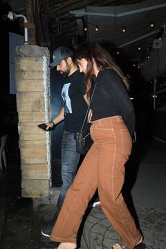 Emraan Hashmi Spotted with Wife: पत्नी संग इमरान हाशमी ने पोज देने से किया इंकार, सिर झुकाए गाड़े में बैठे