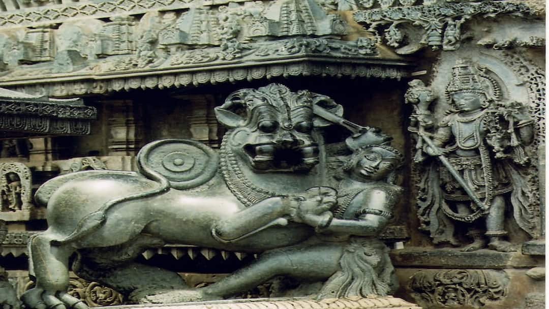 Thanjavur temples stunning Yali statues immortal testament to the intricacies of the arts tnn தஞ்சாவூர் கோயில்களில் பிரம்மாண்டமான யாளி சிலைகள்: கலைகளின் நுணுக்கத்திற்கு அழியாத சான்று