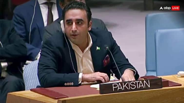 India replies on Bilawal Bhutto Zardari threatening for war Jal Shakti Minister CR Patil says Indus Water not going anywhere 'या तो पानी दो वरना जंग के लिए तैयार रहे इंडिया', बिलावल भुट्टो जरदारी की गीदड़भभकी पर भारत ने एक लाइन में दिया मुंहतोड़ जवाब