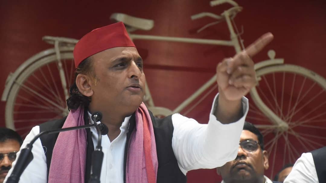 Etawah Yadav Kathavachak Case Samajwadi Party distanced itself from the ruckus in Etawah कथावाचक कांड के बाद इटावा में हुए बवाल से सपा का किनारा, कहा- पार्टी ने नहीं किया था कोई आह्वान