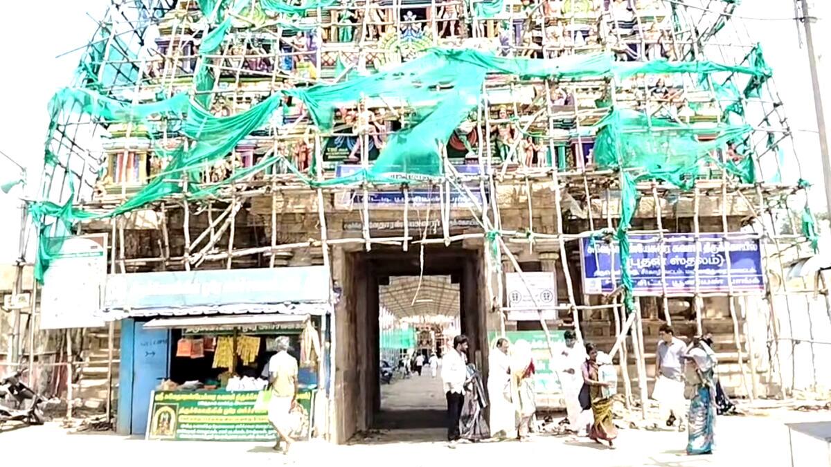 திருவெண்காடு புதன் ஸ்தலத்தில் 9 ஆண்டுகளில் மீண்டும் குடமுழுக்கு... துர்கா ஸ்டாலின் சொந்த ஊர் என்பதால் அவசர நிதி ஒதுக்கீடு? - பக்தர்கள் அதிர்ச்சி