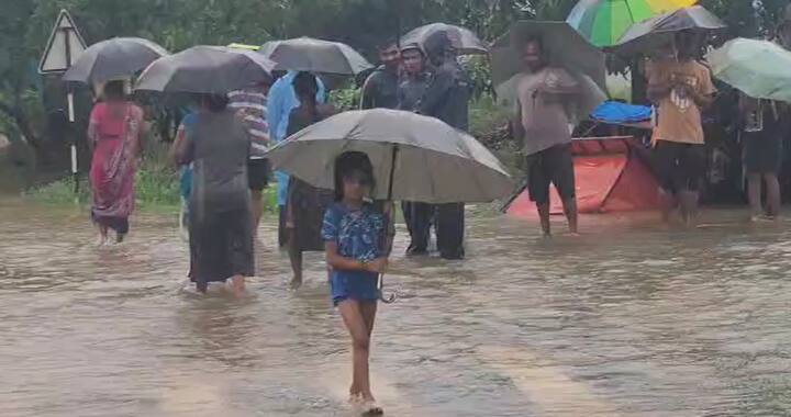 અમદાવાદ શહેરમાં ગઇકાલે સાંજે બે કલાકમાં સરેરાશ દોઢ ઇંચ જેટલો વરસાદ પડ્યો હતો. પૂર્વ વિસ્તારના મણીનગર અને ઓઢવમાં ચાર ઇંચ જેટલો વરસાદ પડ્યો છે. વિરાટનગર, ગોમતીપુર, રખિયાલ વિસ્તારોમાં સાડા ત્રણ ઇંચથી વધુ વરસાદ પડ્યો છે.