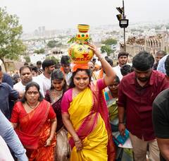 Golconda Bonalu : బోనమెత్తిన కల్వకుంట్ల కవిత, అమ్మవారిని ఏం కోరుకున్నారంటే!