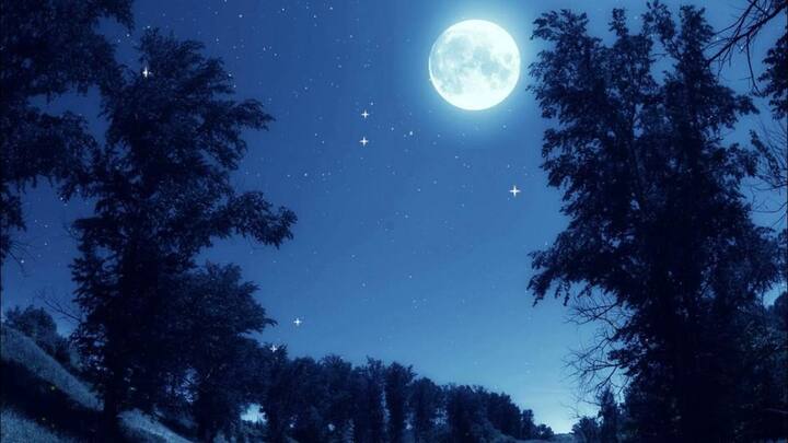 वृषभ - चंद्राच्या संक्रमणाचा वृषभ राशीच्या लोकांवर शुभ परिणाम होईल. जीवनात प्रगतीसाठी नवीन दरवाजे उघडतील. जे लोक बराच काळ एकाच ठिकाणी काम करत आहेत त्यांची ट्रांसफर होऊ शकते. गेल्या वर्षी केलेल्या गुंतवणुकीमुळे आता नफा मिळू लागेल, ज्यामुळे आर्थिक संकटाचा सामना करावा लागणार नाही.