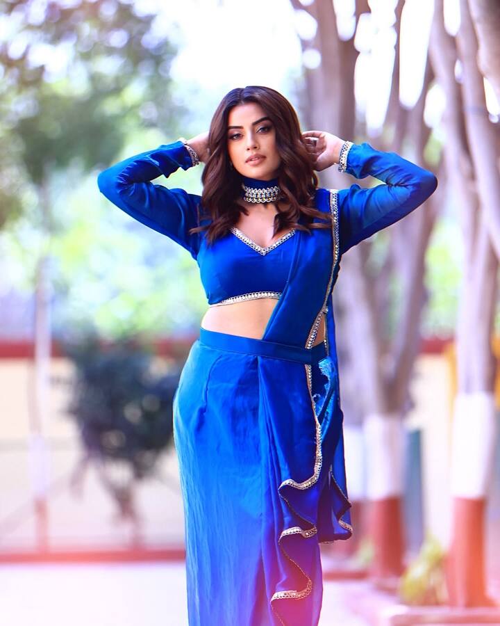 ये हसीना कोई और नहीं बल्कि भोजपुरी सेंसेशन अक्षरा सिंह हैं. जो अपनी प्रोफेशनल लाइफ से ज्यादा पर्सनल लाइफ को लेकर चर्चा में रहीं.