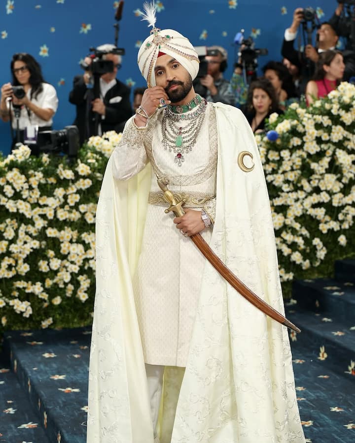 एक और पंजाबी सिंगर एपी ढिल्लों ने कहा था कि दिलजीत ने उन्हें सोशल मीडिया पर ब्लॉक कर दिया. इस पर दिलजीत ने कहा कि उनकी किसी से पर्सनल दुश्मनी नहीं है.