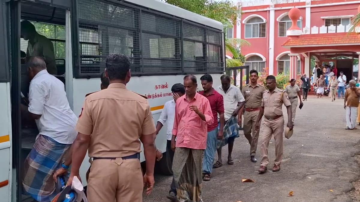 திண்டுக்கல் ஆட்சியர் அலுவலகத்தில் தீக்குளித்த பெண்: காரணம் என்ன?