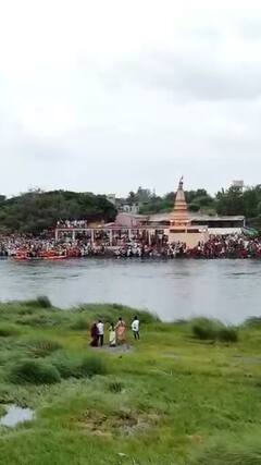 ज्ञानेश्वर माऊलींच्या पादुकांचा देखणा नीरा स्नान सोहळा