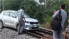 రైల్వే ట్రాక్ మీద కారు నడిపిన యువతి, అడ్డుకున్న వారిపై చాకుతో బెదిరింపులు