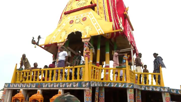 গত ৩০ এপ্রিল জগন্নাথ মন্দির উদ্বোধনের পর থেকে প্রতিদিনই ভিড় হচ্ছে। রথযাত্রা উপলক্ষ্যে ভিড় বাড়বে বলে মনে করছে প্রশাসন।