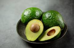 समय से पहले बुढ़ापा रोकने के लिए खाएं ये 6 चीजें, झुर्रियां और फाइन लाइंस होंगी कम