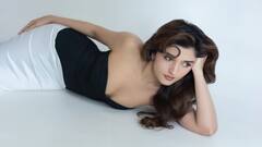 Nidhi Shah Photos: 'અનુપમા'ની સંસ્કારી વહુનો બોલ્ડ લુક જોઈને ચાહકો દંગ, ઑફ-શોલ્ડર ગાઉનમાં આપ્યા પોઝ