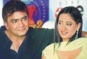 पॉपुलर एक्ट्रेस श्वेता तिवारी ने 1998 में राजा चौधरी से शादी की थी. लेकिन एक्ट्रेस के पति उनको बहुत टॉर्चर करते थे और इस वजह से उन्होंने 2012 में तलाक ले लिया. तलाक के बाद एक्ट्रेस ने पति की पोल खोलकर रख दी थी.