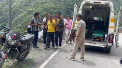 कालसी-चकराता मोटर मार्ग पर बड़ा हादसा, गहरी खाई में समाई अनियंत्रित कार, तीन की मौत