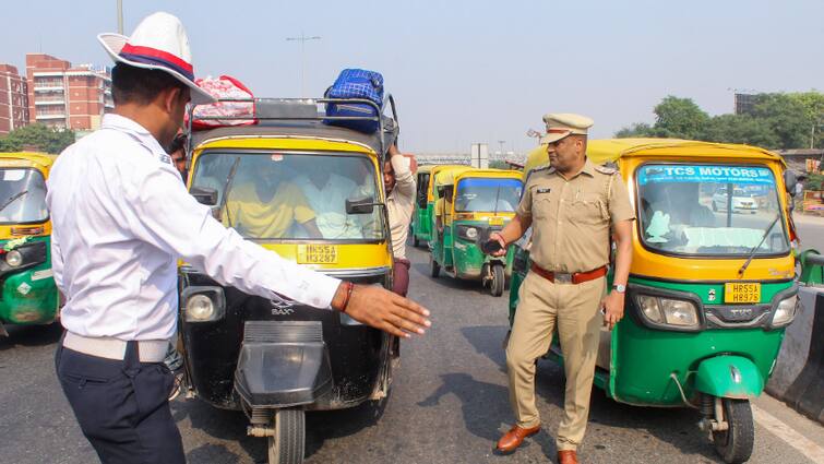 Gurugram Traffic Police has banned the movement of slow-moving vehicles on Delhi-Jaipur Highway and Dwarka Expressway Haryana: गुरुग्राम के हाई-स्पीड कॉरिडोर में नहीं चलेंगी ये गाड़ियां, जान लें ट्रैफिक के नए नियम