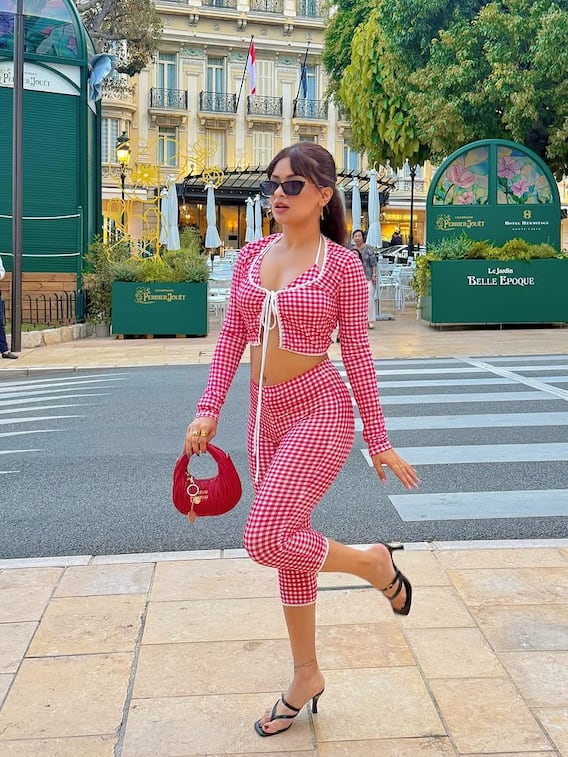 ફ્રાન્સના રસ્તાઓ પર જોવા મળ્યો અવનિત કૌરનો સ્ટનિંગ લુક