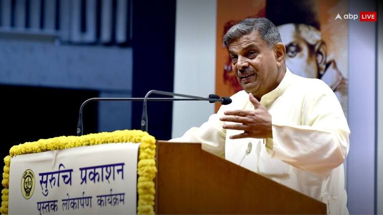 RSS Leader Dattatreya Hosabale says Dharmanirpeksha Samajwadi words in Constitution to be reviwed Indira Gandhi Government Emergency 'अंबेडकर के संविधान में नहीं थे धर्मनिरपेक्ष और समाजवादी शब्द', कांग्रेस से बोले RSS महासचिव- माफी मांगें, आपके पूर्वजों ने...