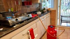 गैस सिलेंडर भी हो जाते हैं एक्सपायर, जानें चेक करने का तरीका