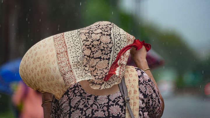 কলকাতা, হাওড়া, উত্তর ও দক্ষিণ ২৪ পরগনা, নদিয়া, মুর্শিদাবাদ, বীরভূম এবং পূর্ব বর্ধমানে। পাশাপাশি মঙ্গলবার উত্তর ২৪ পরগনা ও দক্ষিণ চব্বিশ পরগনায় ভারী বৃষ্টির সতর্কতা রয়েছে।