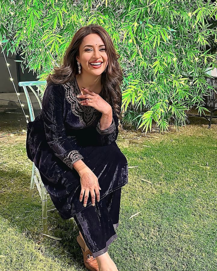 आज दिव्यांका त्रिपाठी टीवी इंडस्ट्री की जानी-मानी एक्ट्रेसेस में से एक हैं. उन्होंने कई हिट सीरियल्स में काम कर अपने नाम का परचम टीवी इंडस्ट्री में लहराया है. हालांकि उनके परिवार का इस इंडस्ट्री में कोई बैकग्राउंड नहीं रहा फिर भी हसीना ने अपनी मेहनत से ये मुकाम हासिल किया.