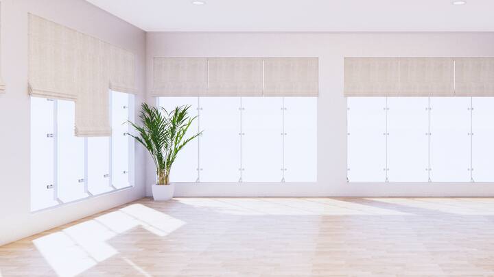Natural light maximization: The maximization of the natural light that comes into the salon and the balcony areas reduces artificial lighting during the day. Sunlight can be made accessible via wide windows, open rooms and glass doors. Light -colored walls with mirrors help to further increase the brightness and at the same time save energy and reduce electricity costs. (Image source: Canva)
