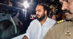जीशान सिद्दीकी के ऑफिस के बाहर से पुलिस ने दो लोगों को पकड़ा, क्या हुआ खुलासा?