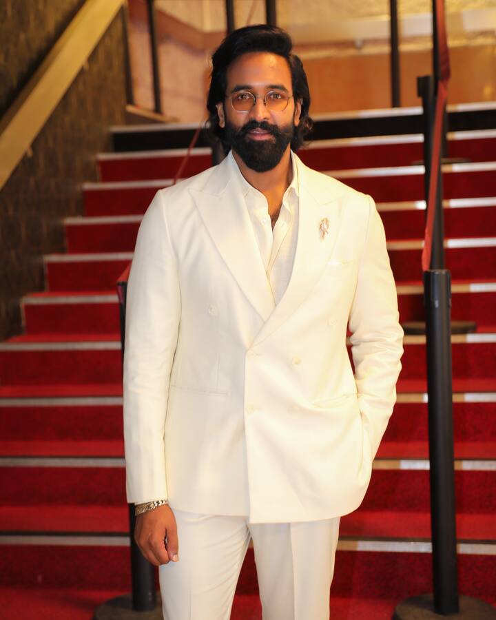 'कन्नप्पा' करीब 200 करोड़ रुपये के बड़े बजट में बनी है. विष्णू मंचू ने इस पर खुलकर पैसे खर्च किए हैं. अब सबकी नजर इस पर है कि रिलीज के पहले दिन ये फिल्म कितनी कमाई कर पाती है.