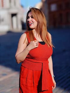 Munmun Dutta Photo: રેડ આઉટફીટમાં બબીતાજીએ આપ્યા હોટ પોઝ,જુઓ મુનમુન દત્તાની સુંદર તસવીરો