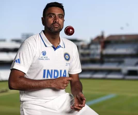 ભારતના ભૂતપૂર્વ ઓલરાઉન્ડર રવિચંદ્રન અશ્વિને એક મોટું નિવેદન આપ્યું છે. તેમનું કહેવું છે કે ભારતના વિકેટકીપર બેટ્સમેન ઋષભ પંતની સરખામણી મહાન ખેલાડી વિરાટ કોહલી સાથે થવી જોઈએ. પંતે ઇંગ્લેન્ડ સામેની પ્રથમ ટેસ્ટમાં બે શાનદાર અડધી સદી ફટકારી હતી.