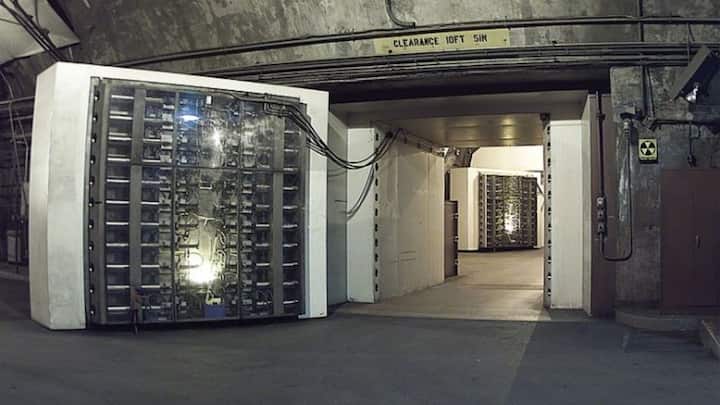 ऐसी ही एक इमारत पेंसिलवेनिया में है, जिसका नाम है रेवेन रॉक माउंटेन कॉम्प्लेक्स. यह एक बहुमंजिला इमारत है, जो कि सबसे सुरक्षित ठिकानों में से एक है.