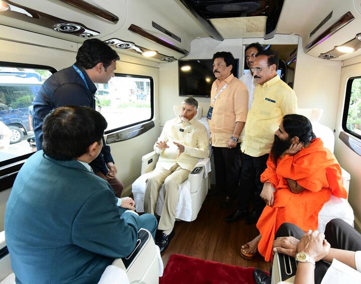 ఏపీ ప్రభుత్వం విజయవాడలో టూరిజం కాన్క్లేవ్ నిర్వహించింది. ఈ కార్యక్రమంలో ఏపీ సీఎం చంద్రబాబు, మంత్రి కందుల దుర్గేశ్, యోగా గురువు బాబా రాందేవ్ లు పాల్గొని ప్రసంగించారు.