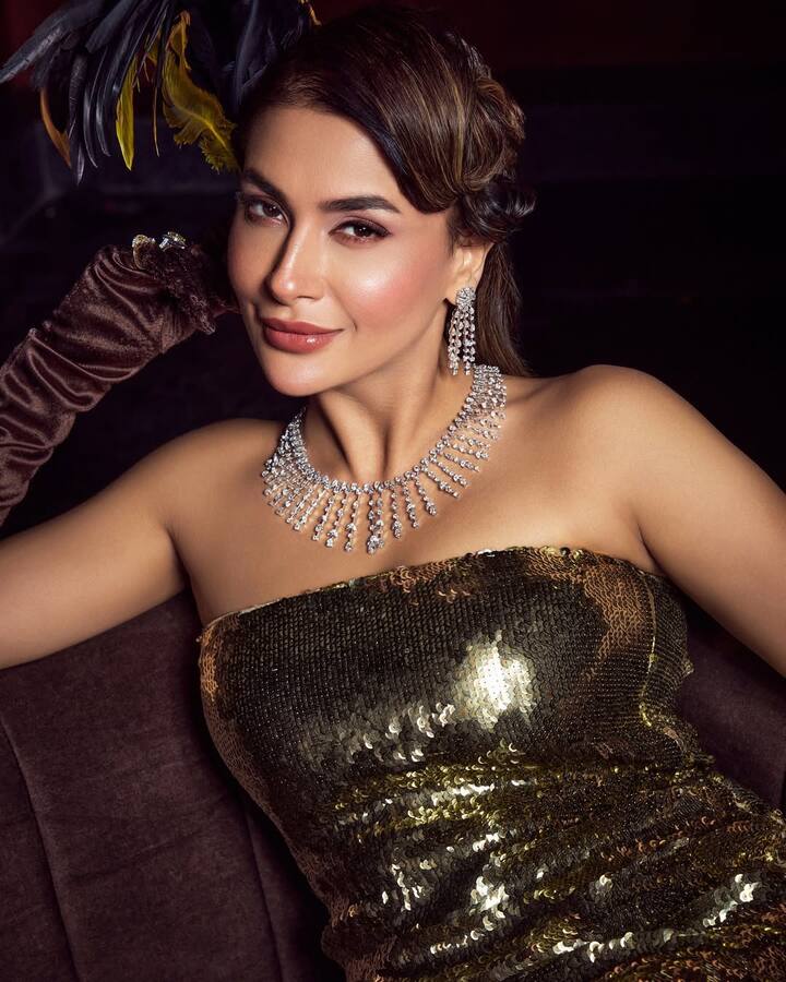 ये एक्ट्रेस कोई और नहीं बल्कि पवित्रा पुनिया है. पवित्रा अक्सर धर्म के बारे में बात करती रहती हैं और खुद को सच्ची हिंदू बताती हैं. हाल ही में एक्ट्रेस ने मंदिरों में होने वाली पूजा पर खुलकर बात की.