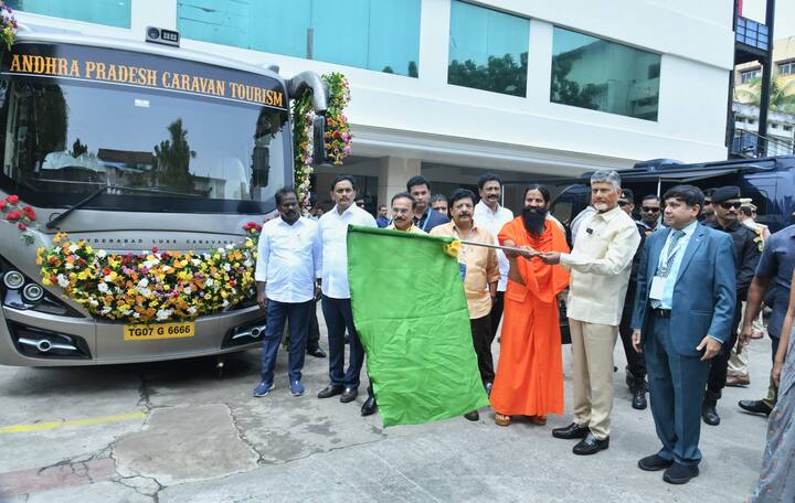 నడిచే హోటల్ రూములుగా తీర్చిదిద్దిన కారవ్యాన్ లను ఈ కార్యక్రమంలో ఏపీ సీఎం చంద్రబాబు ప్రారంభించారు. ఆయన వెంట యోగా గురువు బాబా రాందేవ్, ఏపీ టూరిజం మినిస్టర్ కందుల దుర్గేశ్ ఉన్నారు.