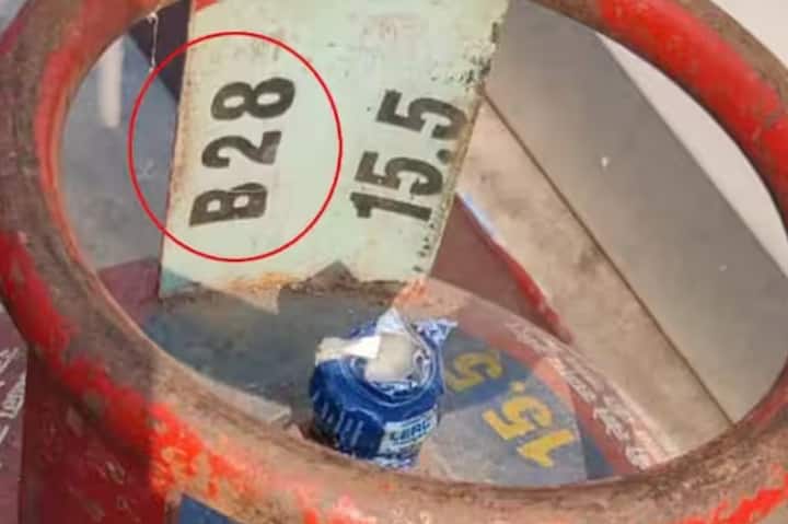 Gas Cylinder Expiry Date Check Process: ਗੈਸ ਸਿਲੰਡਰਾਂ ਦੀ ਵੀ ਇੱਕ ਐਕਸਪਾਇਰੀ ਡੇਟ ਹੁੰਦੀ ਹੈ। ਇਸ ਤਰ੍ਹਾਂ ਤੁਸੀਂ ਆਸਾਨੀ ਨਾਲ ਪਤਾ ਲਗਾ ਸਕਦੇ ਹੋ ਕਿ ਤੁਹਾਡੀ ਰਸੋਈ ਵਿੱਚ ਲੱਗਿਆ ਸਿਲੰਡਰ ਕਦੋਂ ਐਕਸਪਾਇਰ ਹੋ ਰਿਹਾ ਹੈ।