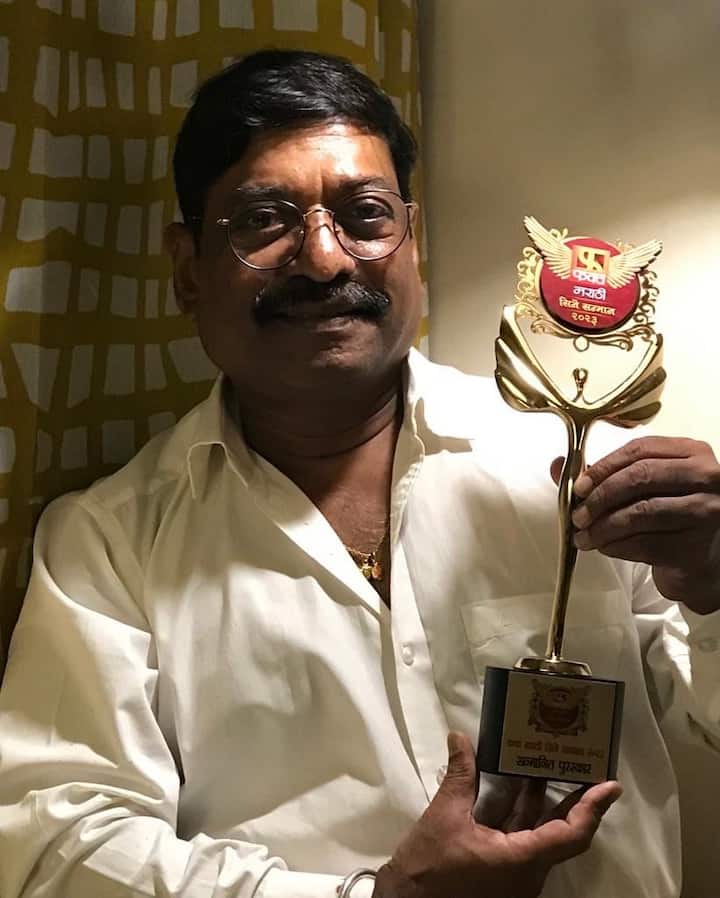 उड़ने की आशा में संजय नार्वेकर को परेश के किरदार में देखा जा सकता है. बात करें उनके उम्र की तो वो 62 साल के हैं.
