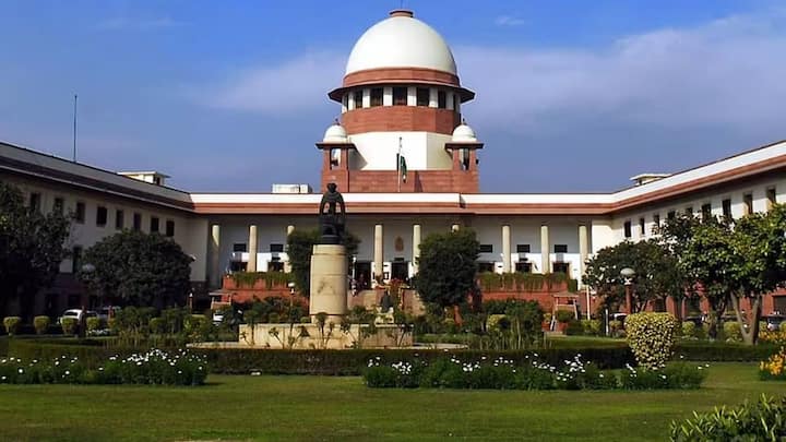 सुप्रीम कोर्ट के इस फैसले के मुताबिक सिर्फ रजिस्ट्री से ही किसी प्रॉपर्टी पर आपका मालिकाना हक तय नहीं होगा. अगर किसी प्रॉपर्टी की पहली खरीद ही अनरजिस्टर्ड सेल एग्रीमेंट के तहत हुई है. तो उस पर की गई आगे की रजिस्टर्ड डील्स को लीगल ओनरशिप नहीं माना जाएगा.