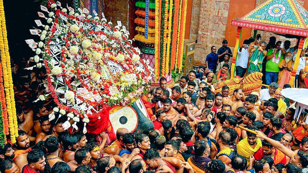 Puri’s Gajapati Maharaja Criticizes ISKCON For Rath Yatra Timing, Demands Adherence To Traditions Puri’s Gajapati Maharaja Criticizes ISKCON For Rath Yatra Timing, Demands Adherence To Traditions