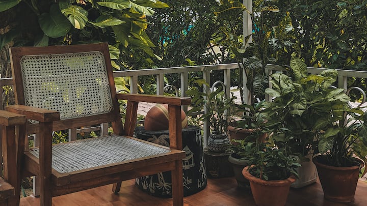 Sustainable furniture outdoors: The newly developed folding outdoor furniture made of rattan, bamboo or recycled plastic are light and weatherproof, making it ideal for balconies. These sustainable furniture options outdoors can be introduced clumsily if they do not continue to promote an inappropriate mind-free existence, while eco-systems are protected that depend on the rapprochement on the serious production of deforestation. (Image source: Canva)