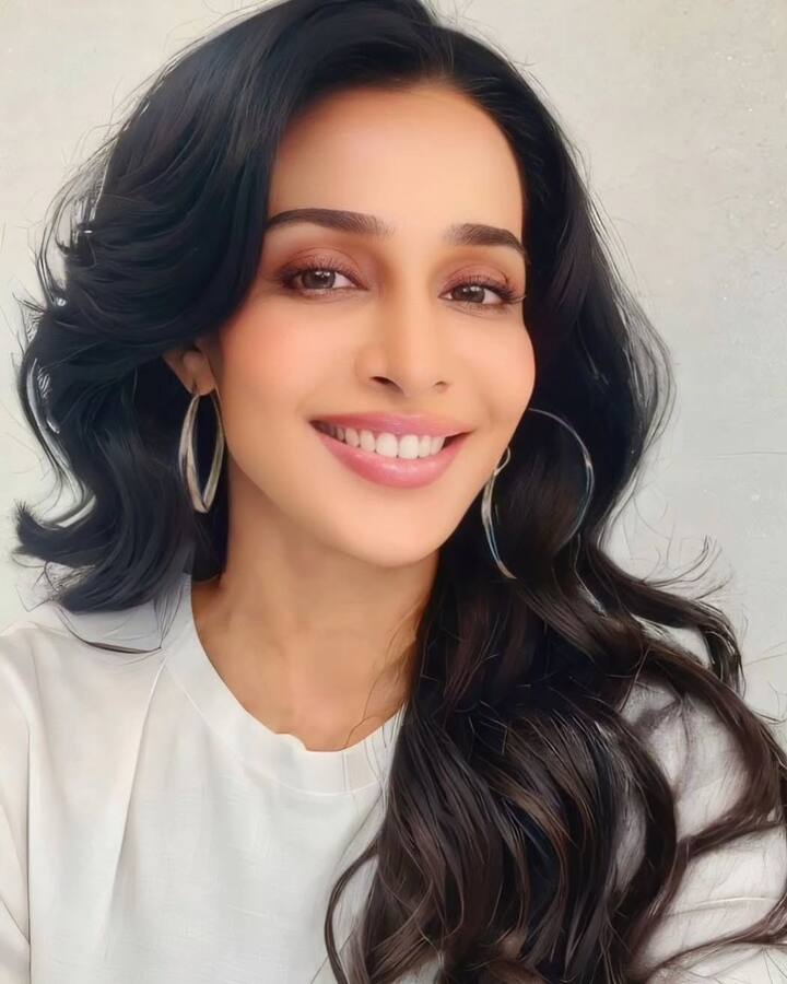 एक्ट्रेस ने कहा कि उनके एक्स ने उनका फोन तक छीन लिया था. इंडस्ट्री में काम छोड़ने का भी दवाब बनाया.