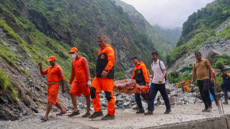 Himachal Flood: धर्मशाला में आसमान से बरसी आफत, बचने की कोशिश भी न कर सके मजदूर, अब तक 5 की गई जान 5 workers died in flood caused by sudden cloud burst in Dharamshala Himachal pradesh Himachal Flood: धर्मशाला में आसमान से बरसी आफत, बचने की कोशिश भी न कर सके मजदूर, अब तक 5 की गई जान