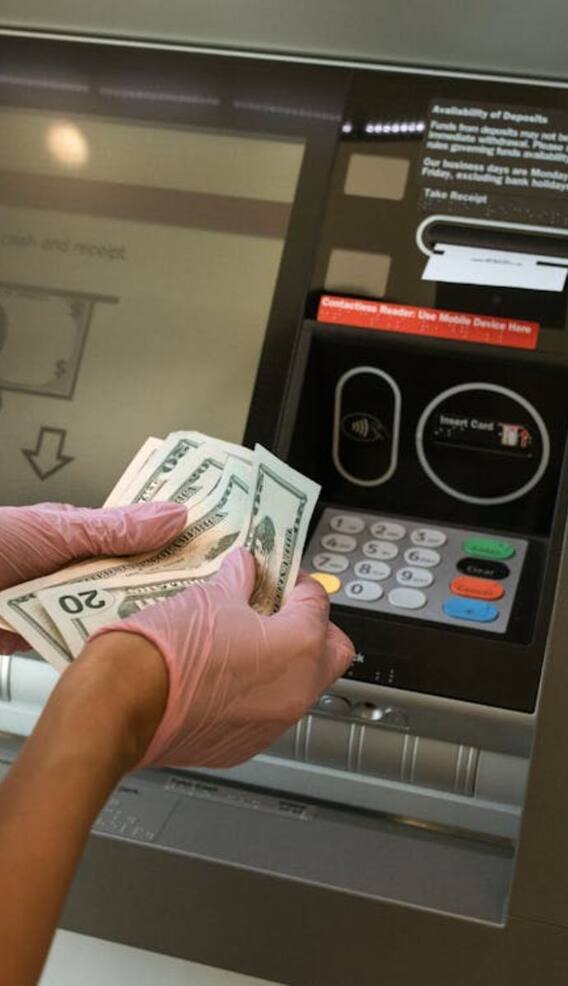 किसने बनाया था दुनिया का पहला ATM?