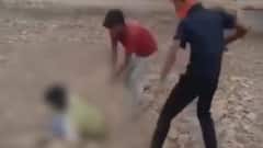 यूपी: देवरिया में युवक की पीट-पीटकर हत्या, थाना प्रभारी निलंबित, दो आरोपी अभी भी फरार