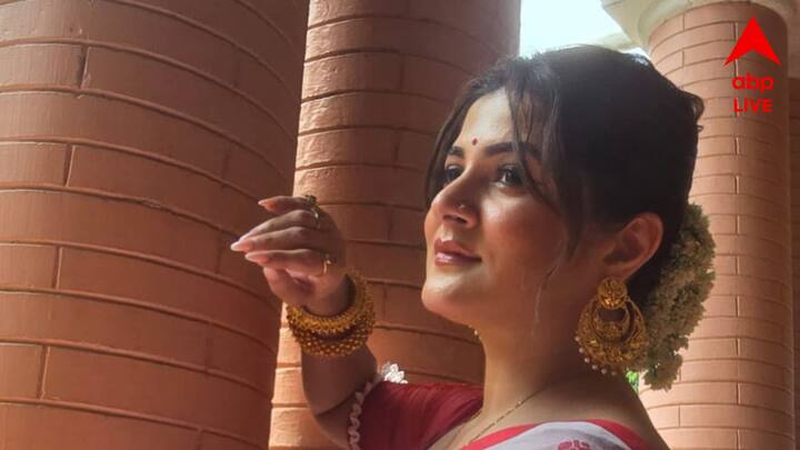 এই ছবির জন্য যথেষ্ট পরিশ্রম করেছেন নায়িকা শ্রাবন্তী। শিখতে হয়েছে তলোয়ার চালানো থেকে শুরু করে ঘোড়ায় চড়া।