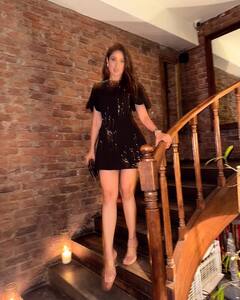 Pragya Jaiswal PHOTO: બ્લેક શોર્ટ ડ્રેસમાં પ્રજ્ઞા જયસ્વાલે ફ્લોન્ટ કર્યા ટોન્ડ લેગ્સ