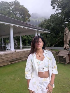 Vishnu Priya: బీచ్‌లో యాంకర్ విష్ణు ప్రియ - గ్లామర్‌తో యూత్ మనసు దోచేస్తోంది