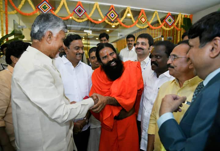 ఏపీలో టెంపుల్ టూరిజం మరింత అభివృద్ధి కావాలని ఆకాంక్షించారు. కోనసీమ, హార్సిలీ హిల్స్, పాపికొండలను మరింత అభివృద్ధి చేయాలని భావిస్తున్నట్లు చంద్రబాబు తెలిపారు. ఏపీలో వెల్నెస్ సెంటర్లను ఏర్పాటు చేయాలని బాబా రాందేవ్ను కోరారు.