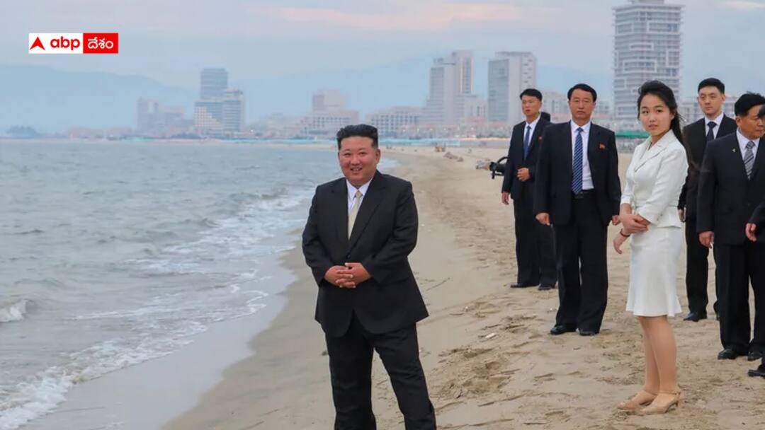 North Korea: భార్య, పిల్లలతో బయట కనిపించిన ఉత్తరకొరియా కిమ్ - వాళ్లు వాడేవన్నీ లగ్జరీ బ్రాండ్స్ - స్మగ్లింగ్ చేసి తెచ్చుకున్నారా? Kim Jong Un Makes Rare Appearance with Wife North Korea: భార్య, పిల్లలతో బయట కనిపించిన ఉత్తరకొరియా కిమ్ - వాళ్లు వాడేవన్నీ లగ్జరీ బ్రాండ్స్ - స్మగ్లింగ్ చేసి తెచ్చుకున్నారా?