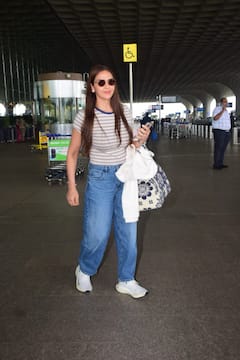 एक्स हसबैंड संग एयरपोर्ट पर दिखीं ईशा देओल ईशा देओल, मीडिया को देखते एक्ट्रेस से दूर भागे भरत तख्तानी