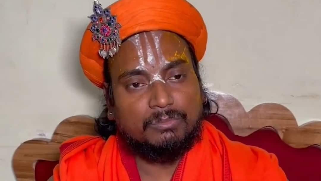 'उसे अपनी जाति नहीं छिपानी चाहिए थी', इटावा कथावाचक कांड पर बोले जगत गुरु बालक देवाचार्य महाराज Varanasi Jagat Guru Balak Devacharya Maharaj says on etawah kath vachak case 'उसे अपनी जाति नहीं छिपानी चाहिए थी', इटावा कथावाचक कांड पर बोले जगत गुरु बालक देवाचार्य महाराज